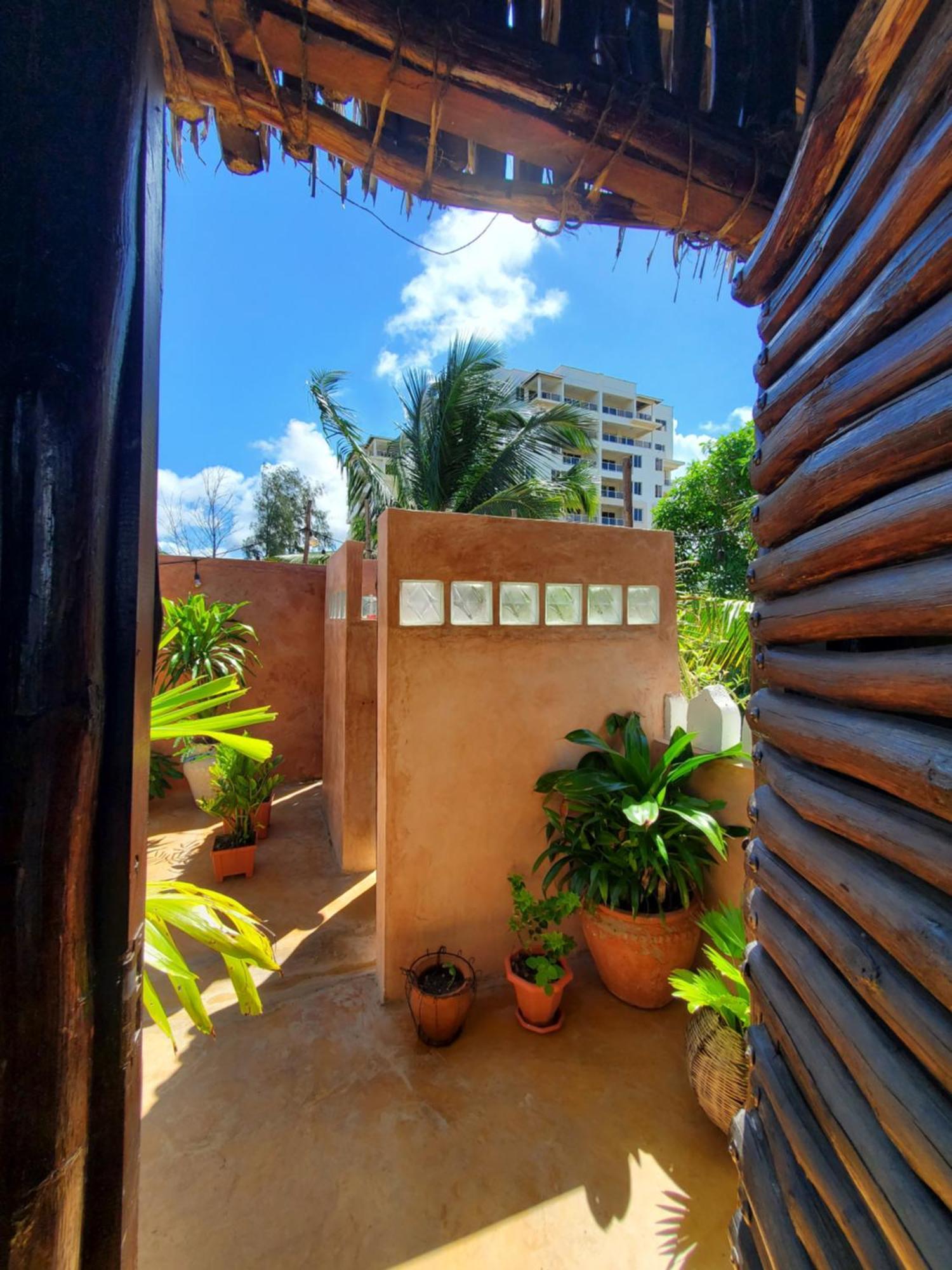Albergue Tulia House Backpackers Mombasa Exterior foto